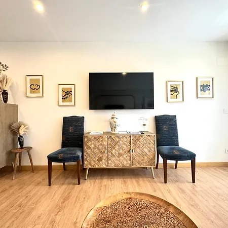 Lägenhet Paradise Luxurious Apartment, 3 Double For 6 Guests, 4 Beds, Terrace, Jacuzzi, Free Parking, New