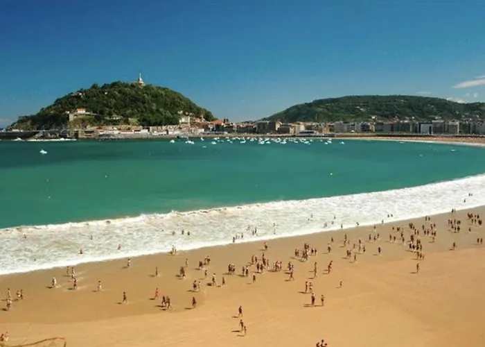 Paradise Luxurious Apartment, 3 Double For 6 Guests, 4 Beds, Terrace, Jacuzzi, Free Parking, New Lägenhet