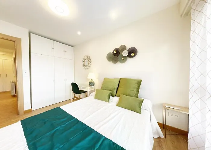 Paradise Luxurious Apartment, 3 Double For 6 Guests, 4 Beds, Terrace, Jacuzzi, Free Parking, New Lägenhet *