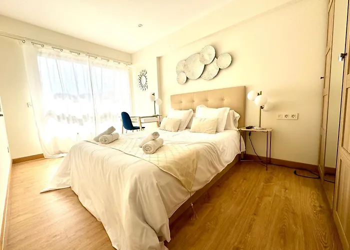 Apartment Paradise Luxurious Apartment, 3 Double For 6 Guests, 4 Beds, Terrace, Jacuzzi, Free Parking, New San Sebastian
