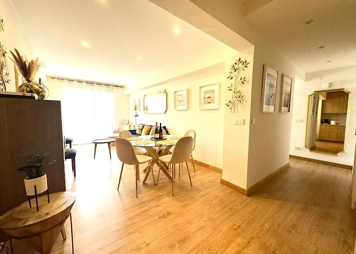 Paradise Luxurious Apartment, 3 Double For 6 Guests, 4 Beds, Terrace, Jacuzzi, Free Parking, New San Sebastian