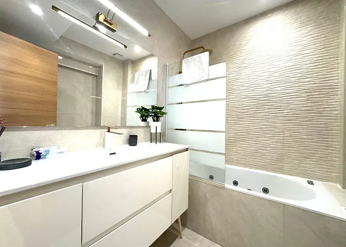 Paradise Luxurious Apartment, 3 Double For 6 Guests, 4 Beds, Terrace, Jacuzzi, Free Parking, New * San Sebastián