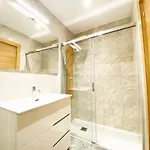 Paradise Luxurious Apartment, 3 Double For 6 Guests, 4 Beds, Terrace, Jacuzzi, Free Parking, New Apartment