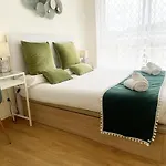 Paradise Luxurious Apartment, 3 Double For 6 Guests, 4 Beds, Terrace, Jacuzzi, Free Parking, New San Sebastián