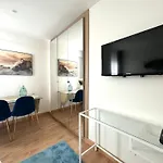 Paradise Luxurious Apartment, 3 Double For 6 Guests, 4 Beds, Terrace, Jacuzzi, Free Parking, New San Sebastián