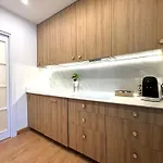 Paradise Luxurious Apartment, 3 Double For 6 Guests, 4 Beds, Terrace, Jacuzzi, Free Parking, New Apartment