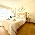Apartment Paradise Luxurious Apartment, 3 Double For 6 Guests, 4 Beds, Terrace, Jacuzzi, Free Parking, New San Sebastián
