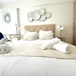Apartment Paradise Luxurious Apartment, 3 Double For 6 Guests, 4 Beds, Terrace, Jacuzzi, Free Parking, New