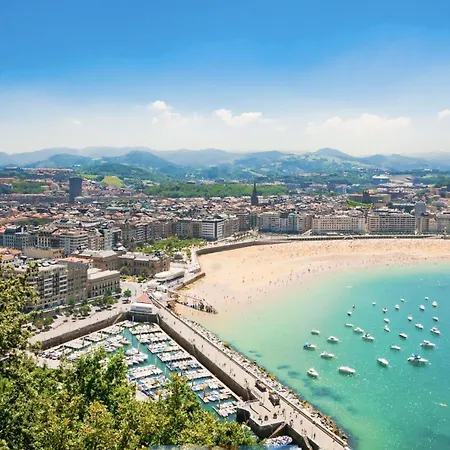 Paradise Luxurious Apartment, 3 Double For 6 Guests, 4 Beds, Terrace, Jacuzzi, Free Parking, New * San Sebastian