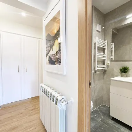 Paradise Luxurious Apartment, 3 Double For 6 Guests, 4 Beds, Terrace, Jacuzzi, Free Parking, New * San Sebastian