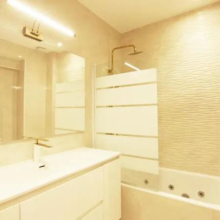 Appartement Paradise Luxurious Apartment, 3 Double For 6 Guests, 4 Beds, Terrace, Jacuzzi, Free Parking, New *