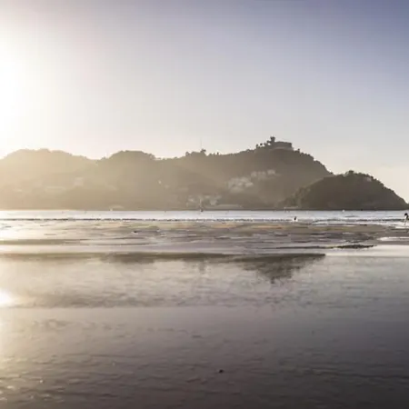 Paradise Luxurious Apartment, 3 Double For 6 Guests, 4 Beds, Terrace, Jacuzzi, Free Parking, New Apartamento San Sebastián