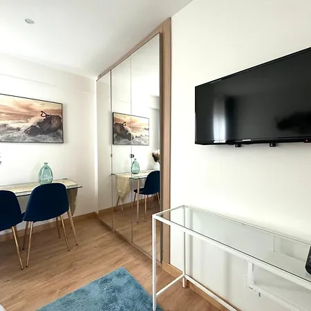 Paradise Luxurious Apartment, 3 Double For 6 Guests, 4 Beds, Terrace, Jacuzzi, Free Parking, New San Sebastian