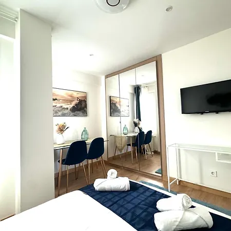 Paradise Luxurious Apartment, 3 Double For 6 Guests, 4 Beds, Terrace, Jacuzzi, Free Parking, New