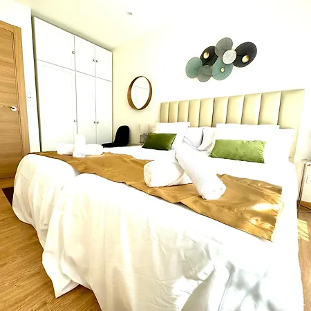 Paradise Luxurious Apartment, 3 Double For 6 Guests, 4 Beds, Terrace, Jacuzzi, Free Parking, New Appartement San Sebastian