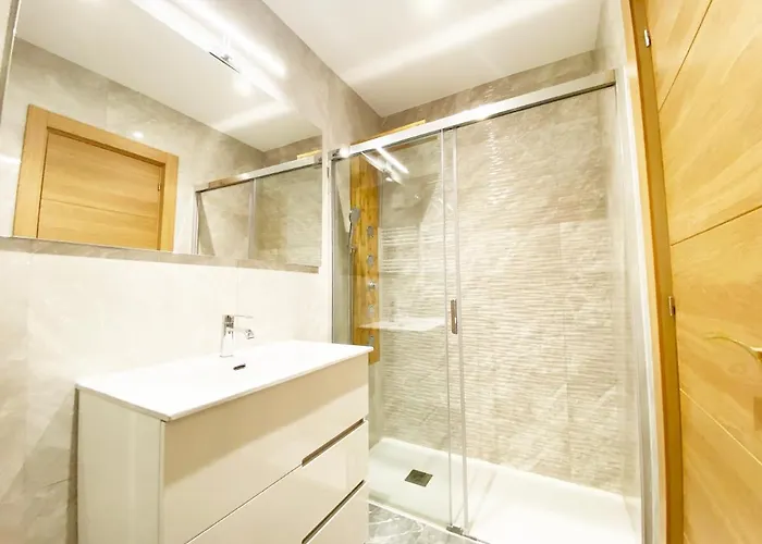 Paradise Luxurious Apartment, 3 Double For 6 Guests, 4 Beds, Terrace, Jacuzzi, Free Parking, New Apartman