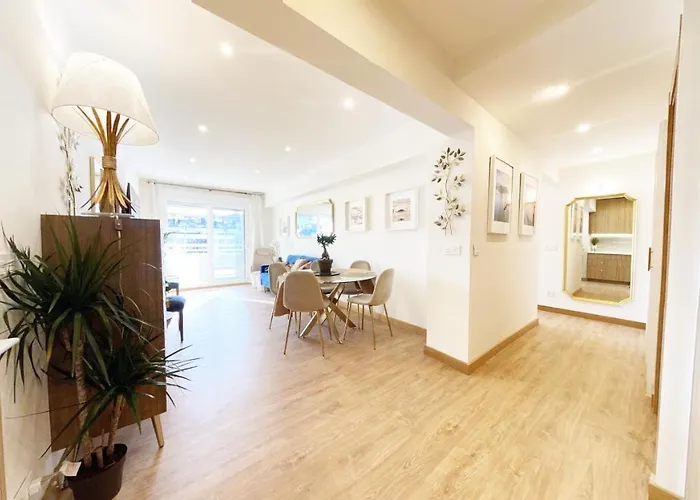 Apartman Paradise Luxurious Apartment, 3 Double For 6 Guests, 4 Beds, Terrace, Jacuzzi, Free Parking, New San Sebastián