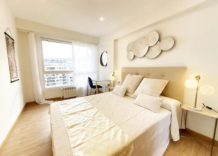 Apartman Paradise Luxurious Apartment, 3 Double For 6 Guests, 4 Beds, Terrace, Jacuzzi, Free Parking, New San Sebastián