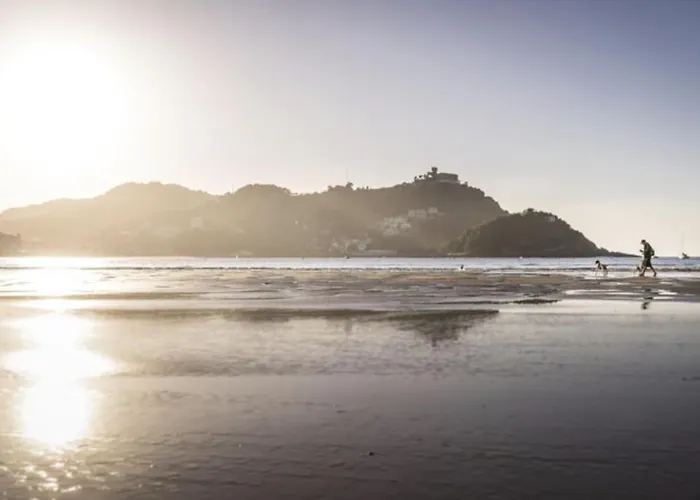 Paradise Luxurious Apartment, 3 Double For 6 Guests, 4 Beds, Terrace, Jacuzzi, Free Parking, New Apartman San Sebastián