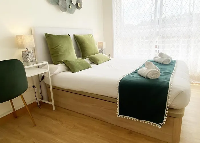 Paradise Luxurious Apartment, 3 Double For 6 Guests, 4 Beds, Terrace, Jacuzzi, Free Parking, New San Sebastián