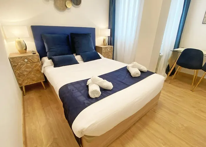 Paradise Luxurious Apartment, 3 Double For 6 Guests, 4 Beds, Terrace, Jacuzzi, Free Parking, New *