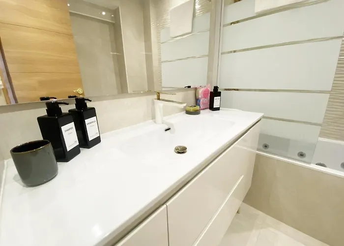 Paradise Luxurious Apartment, 3 Double For 6 Guests, 4 Beds, Terrace, Jacuzzi, Free Parking, New Apartman *