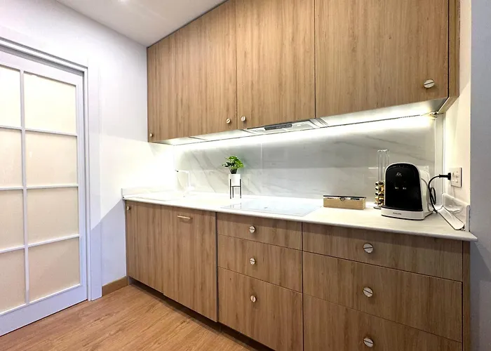 Paradise Luxurious Apartment, 3 Double For 6 Guests, 4 Beds, Terrace, Jacuzzi, Free Parking, New דירה