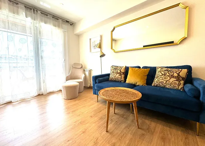 Paradise Luxurious Apartment, 3 Double For 6 Guests, 4 Beds, Terrace, Jacuzzi, Free Parking, New * סן סבסטיאן