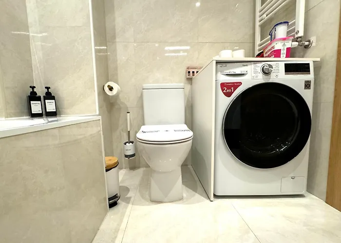 Paradise Luxurious Apartment, 3 Double For 6 Guests, 4 Beds, Terrace, Jacuzzi, Free Parking, New דירה