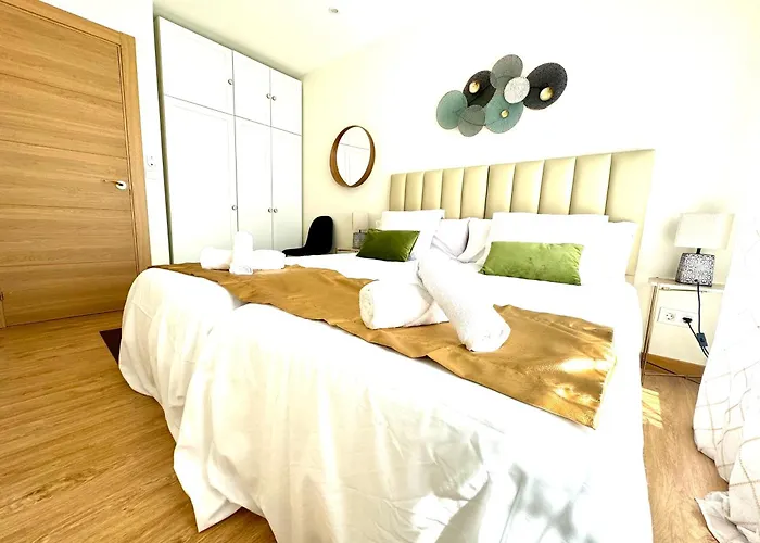 Paradise Luxurious Apartment, 3 Double For 6 Guests, 4 Beds, Terrace, Jacuzzi, Free Parking, New Apartman San Sebastián
