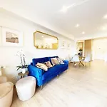 Apartmán Paradise Luxurious Apartment, 3 Double For 6 Guests, 4 Beds, Terrace, Jacuzzi, Free Parking, New *