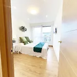 Paradise Luxurious Apartment, 3 Double For 6 Guests, 4 Beds, Terrace, Jacuzzi, Free Parking, New Apartmán *