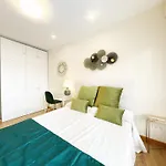 Paradise Luxurious Apartment, 3 Double For 6 Guests, 4 Beds, Terrace, Jacuzzi, Free Parking, New Apartmán *