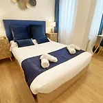 Paradise Luxurious Apartment, 3 Double For 6 Guests, 4 Beds, Terrace, Jacuzzi, Free Parking, New *