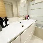 Paradise Luxurious Apartment, 3 Double For 6 Guests, 4 Beds, Terrace, Jacuzzi, Free Parking, New Apartmán *