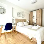 Apartmán Paradise Luxurious Apartment, 3 Double For 6 Guests, 4 Beds, Terrace, Jacuzzi, Free Parking, New San Sebastián