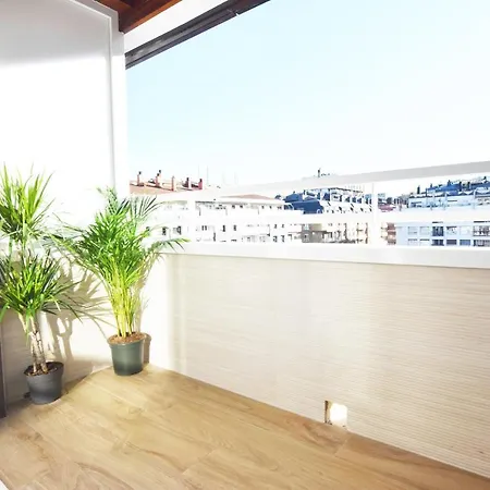 Paradise Luxurious Apartment, 3 Double For 6 Guests, 4 Beds, Terrace, Jacuzzi, Free Parking, New Apartment San Sebastian