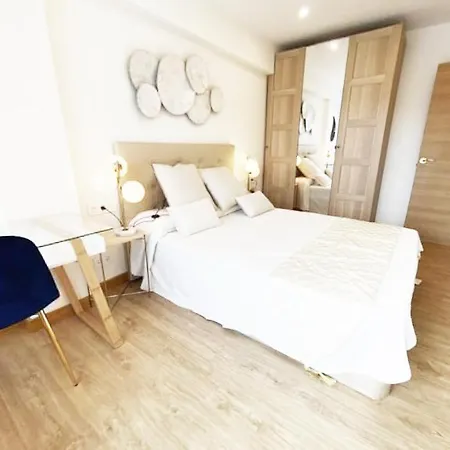 Paradise Luxurious Apartment, 3 Double For 6 Guests, 4 Beds, Terrace, Jacuzzi, Free Parking, New Apartment San Sebastian