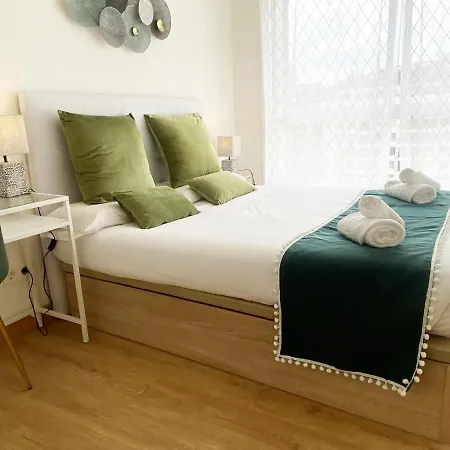 Paradise Luxurious Apartment, 3 Double For 6 Guests, 4 Beds, Terrace, Jacuzzi, Free Parking, New San Sebastian