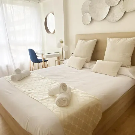 Paradise Luxurious Apartment, 3 Double For 6 Guests, 4 Beds, Terrace, Jacuzzi, Free Parking, New Apartment *