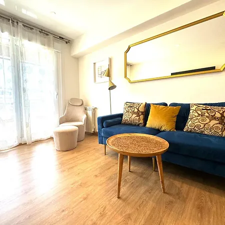 Paradise Luxurious Apartment, 3 Double For 6 Guests, 4 Beds, Terrace, Jacuzzi, Free Parking, New * San Sebastian