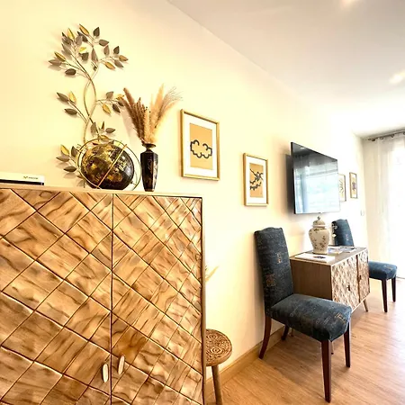 Paradise Luxurious Apartment, 3 Double For 6 Guests, 4 Beds, Terrace, Jacuzzi, Free Parking, New Apartment San Sebastian