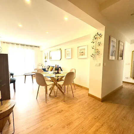 Paradise Luxurious Apartment, 3 Double For 6 Guests, 4 Beds, Terrace, Jacuzzi, Free Parking, New San Sebastian