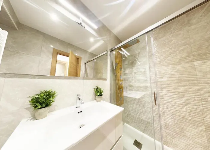 Paradise Luxurious Apartment, 3 Double For 6 Guests, 4 Beds, Terrace, Jacuzzi, Free Parking, New