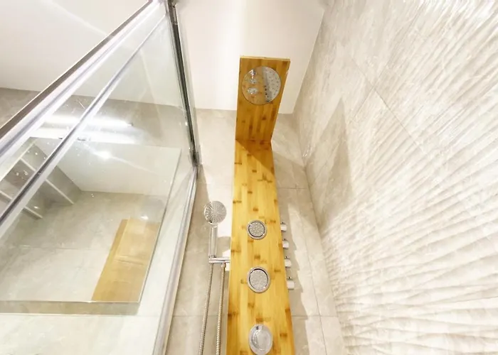 Paradise Luxurious Apartment, 3 Double For 6 Guests, 4 Beds, Terrace, Jacuzzi, Free Parking, New * Saint-Sébastien