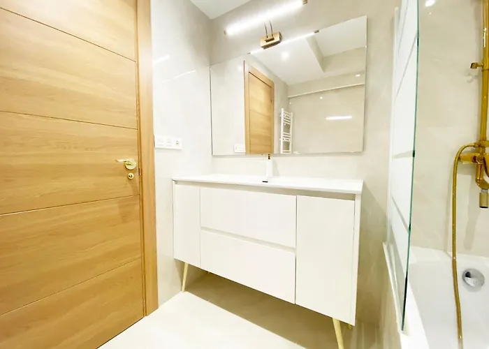 Paradise Luxurious Apartment, 3 Double For 6 Guests, 4 Beds, Terrace, Jacuzzi, Free Parking, New Appartement