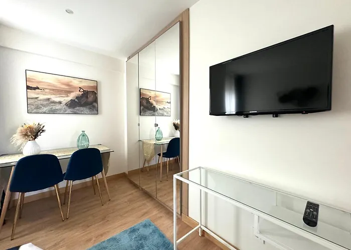 Paradise Luxurious Apartment, 3 Double For 6 Guests, 4 Beds, Terrace, Jacuzzi, Free Parking, New Saint-Sébastien